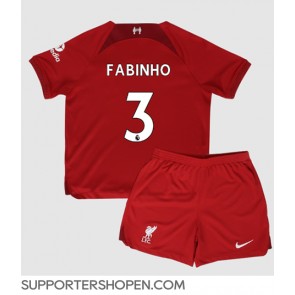 Liverpool Fabinho #3 Hemmatröja Barn 2022-23 Kortärmad (+ korta byxor)